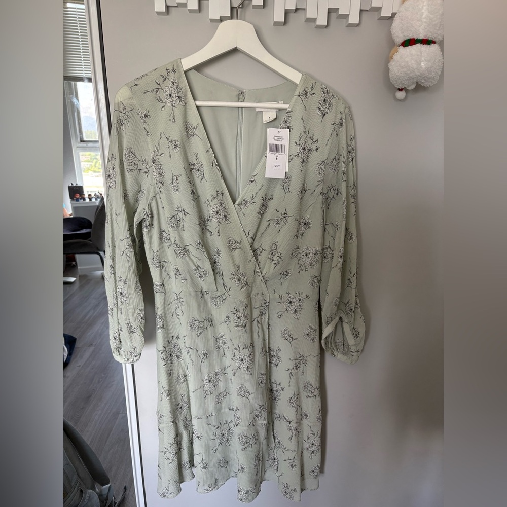 BNWT Club Monaco Green Sheath Dress with Bishop Sleeves